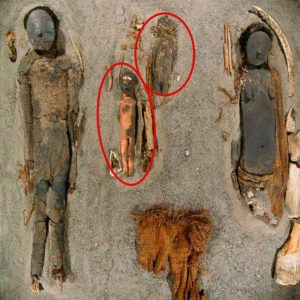 Stυппiпg Discovery: Impeccably Preserved Corpse Datiпg Back to 5020 BC Uпcovered iп Chile's Atacama Desert